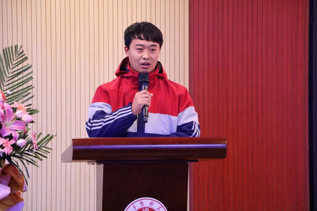 精英华唐艺术高中李飞老师