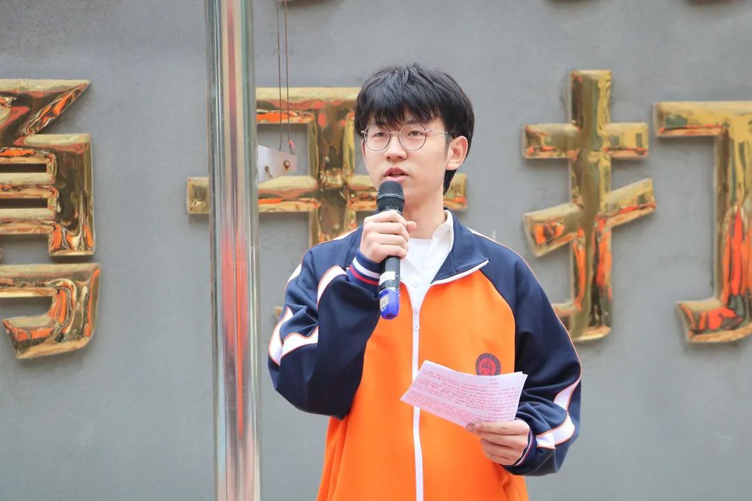 精英华唐艺术高中学生白润贤