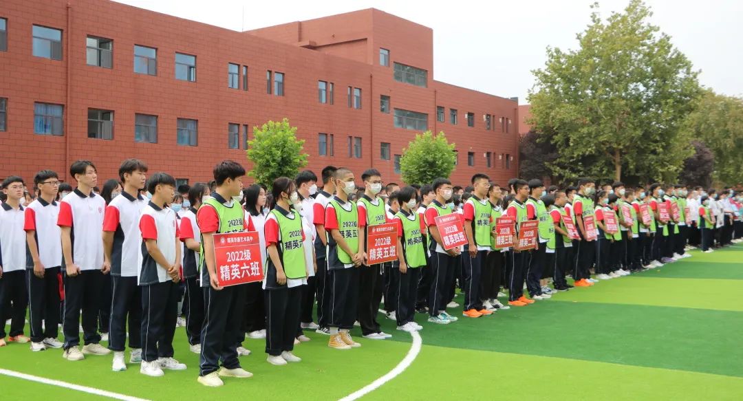精英华唐艺术高中新学期第一次升旗仪式