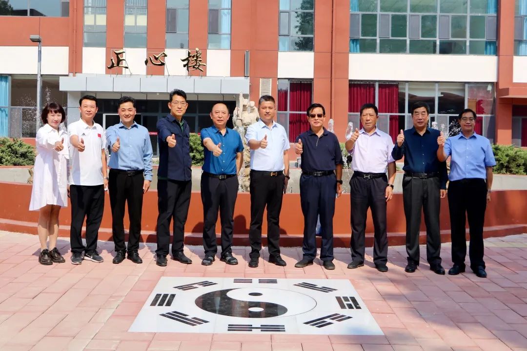 热烈欢迎精英集团各位领导莅临我?？疾熘傅?>
        <div   id=