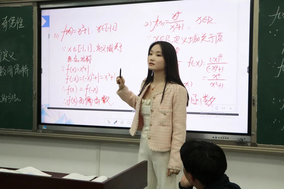 切磋交流促成长 精益求精再出发 | 我校赛课活动圆满收官(图2) 精英华唐艺术高中文化课赛课活动