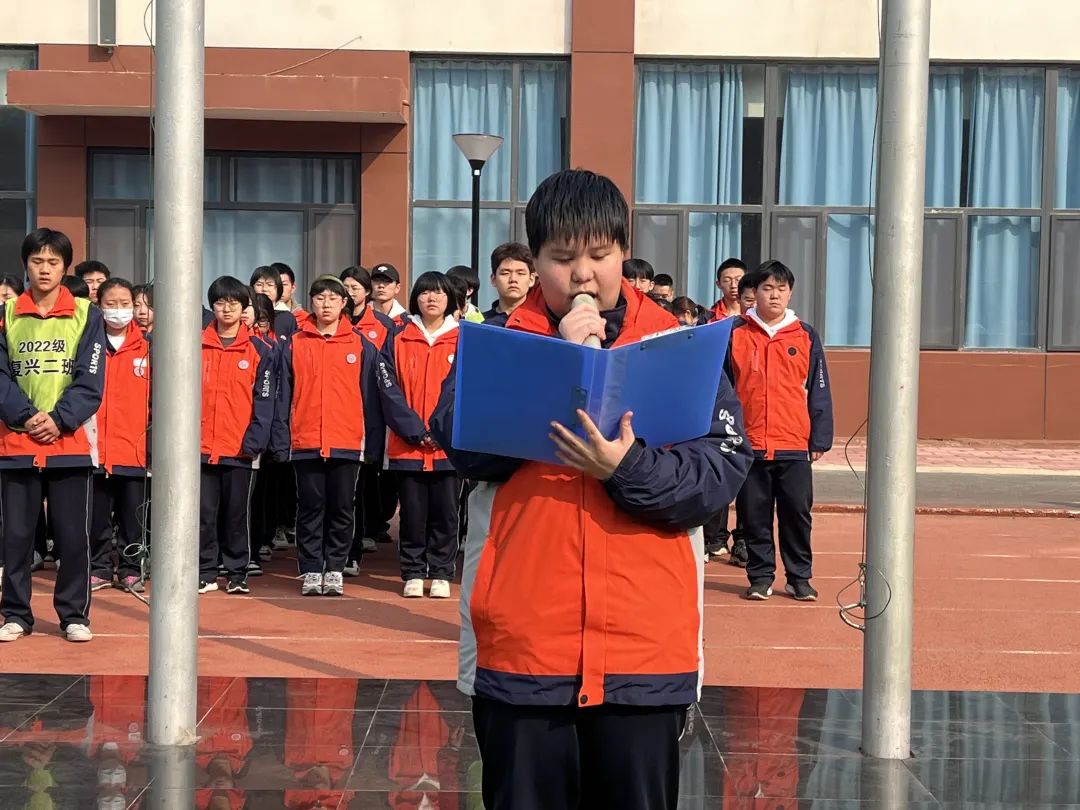 精英华唐艺术高中校园征文大赛圆满收官(图4) 精英华唐艺术高中校园征文大赛