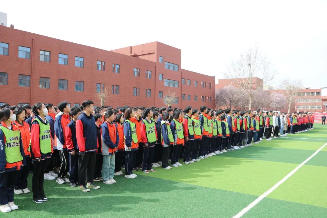 精英华唐艺术高中第四次升旗仪式(图2) 精英华唐艺术高中升旗仪式