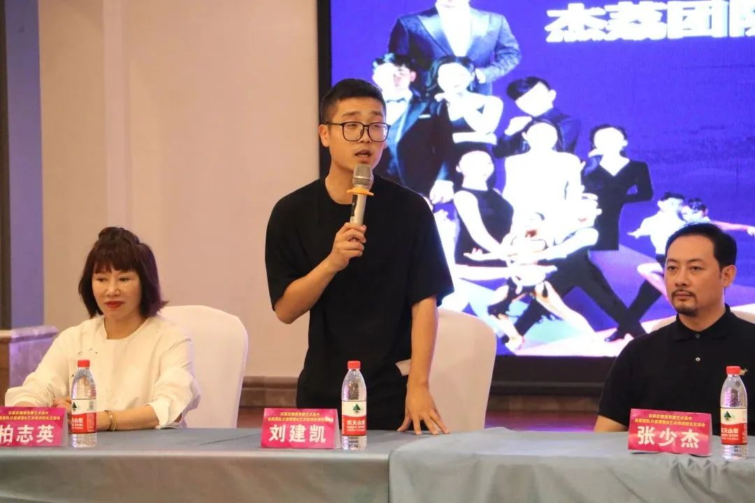 精英华唐艺术高中国标舞公益课堂