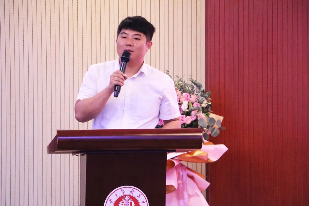 精英华唐艺术高中班主任发言