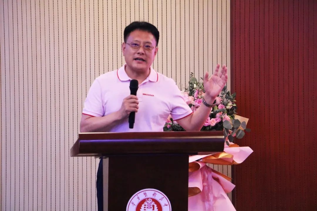 精英华唐艺术家长代表发言
