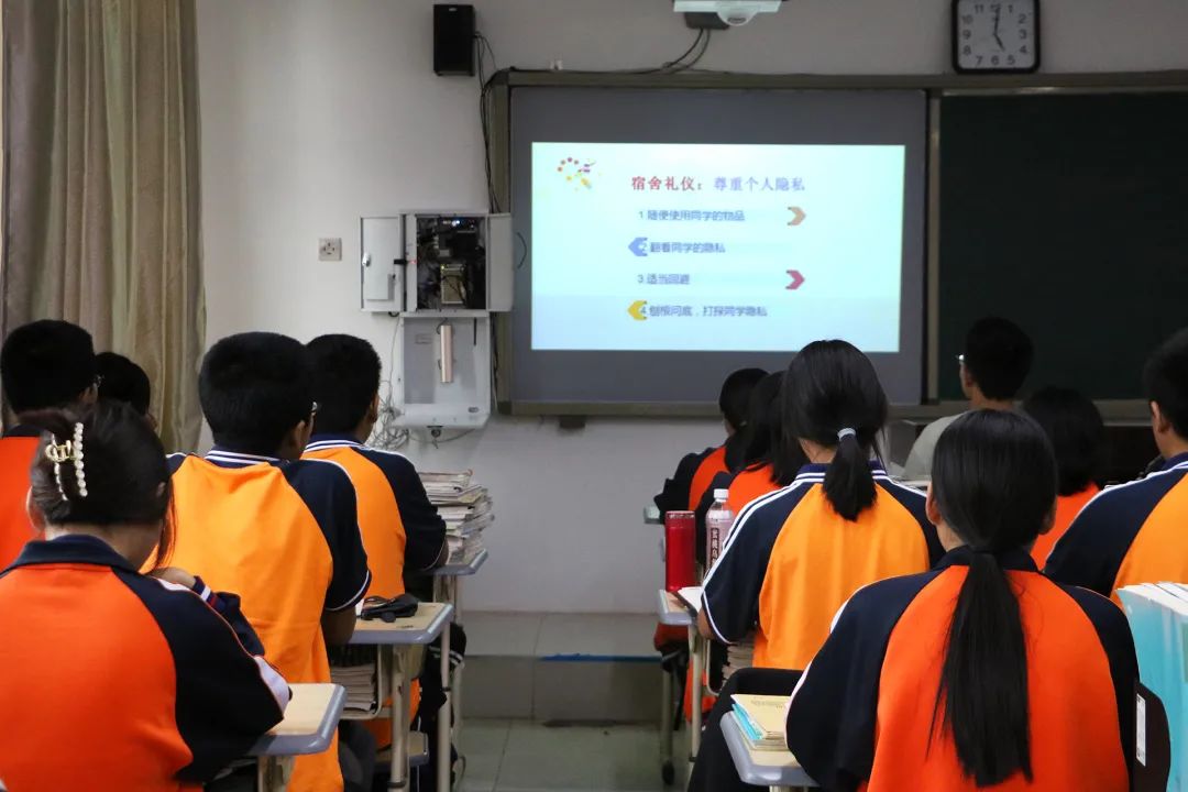 精英华唐艺术高中文明礼仪周
